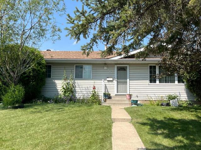 352 Malvern Close NE Calgary, AB T2A 4W7