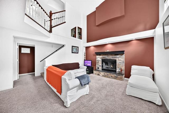 14954 Mt Mckenzie Drive SE Calgary, AB T2Z 2L4