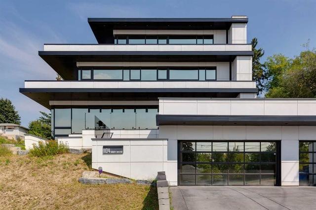 1104 Drury Avenue NE Calgary, AB T2E 0M2