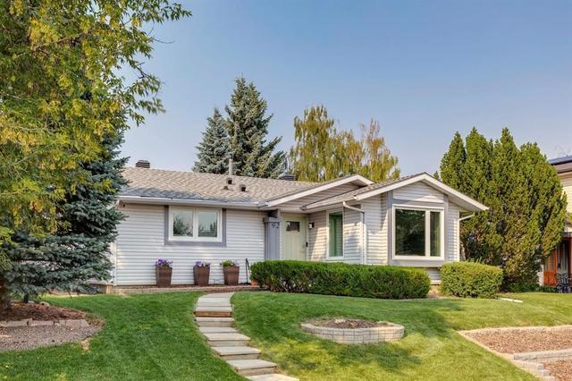 92 Woodford Drive SW Calgary, AB T2W 4C3