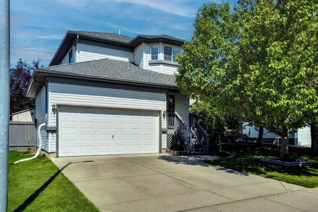 158 Saratoga Close NE Calgary, AB T1Y 7A1