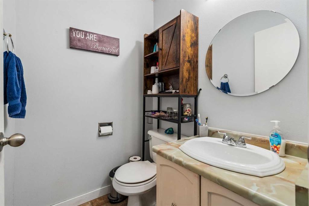 5603 1 Avenue Se, Calgary, AB - Indoor Photo Showing Bathroom