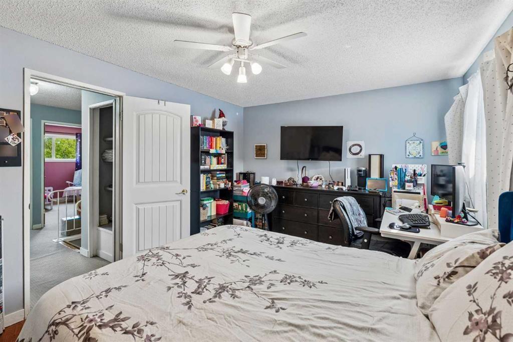 5603 1 Avenue Se, Calgary, AB - Indoor Photo Showing Bedroom