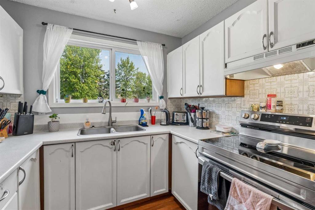 5603 1 Avenue Se, Calgary, AB - Indoor Photo Showing Kitchen With Stainless Steel Kitchen With Double Sink