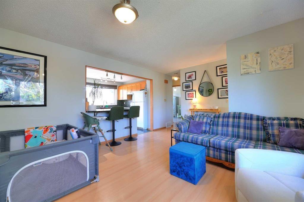 108 Pinecliff Way Ne, Calgary, AB - Indoor