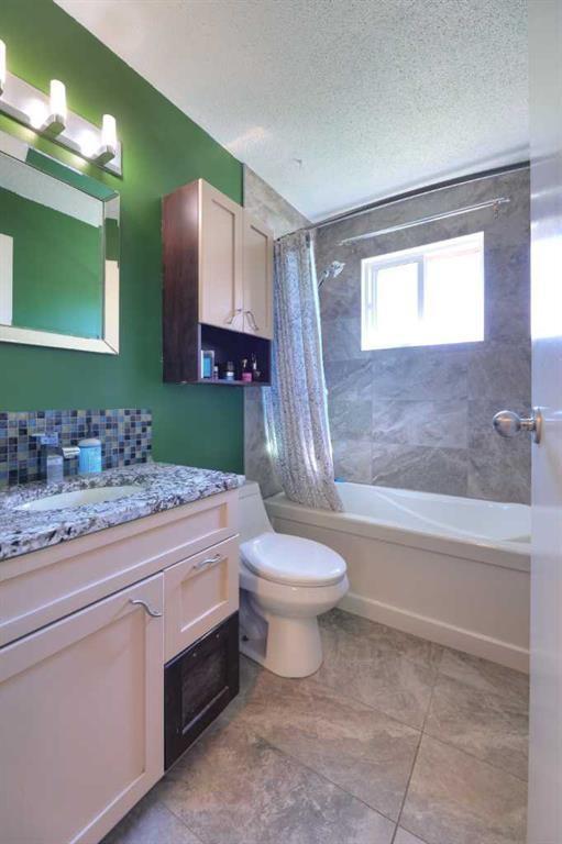 108 Pinecliff Way Ne, Calgary, AB - Indoor Photo Showing Bedroom
