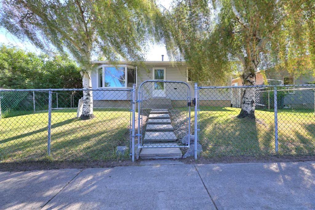 108 Pinecliff Way Ne, Calgary, AB - Outdoor