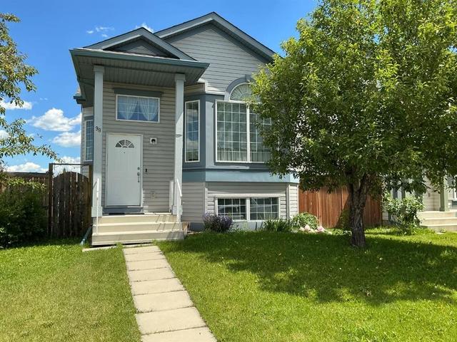 98 Country Hills Heights NW Calgary, AB T3K 4Y6