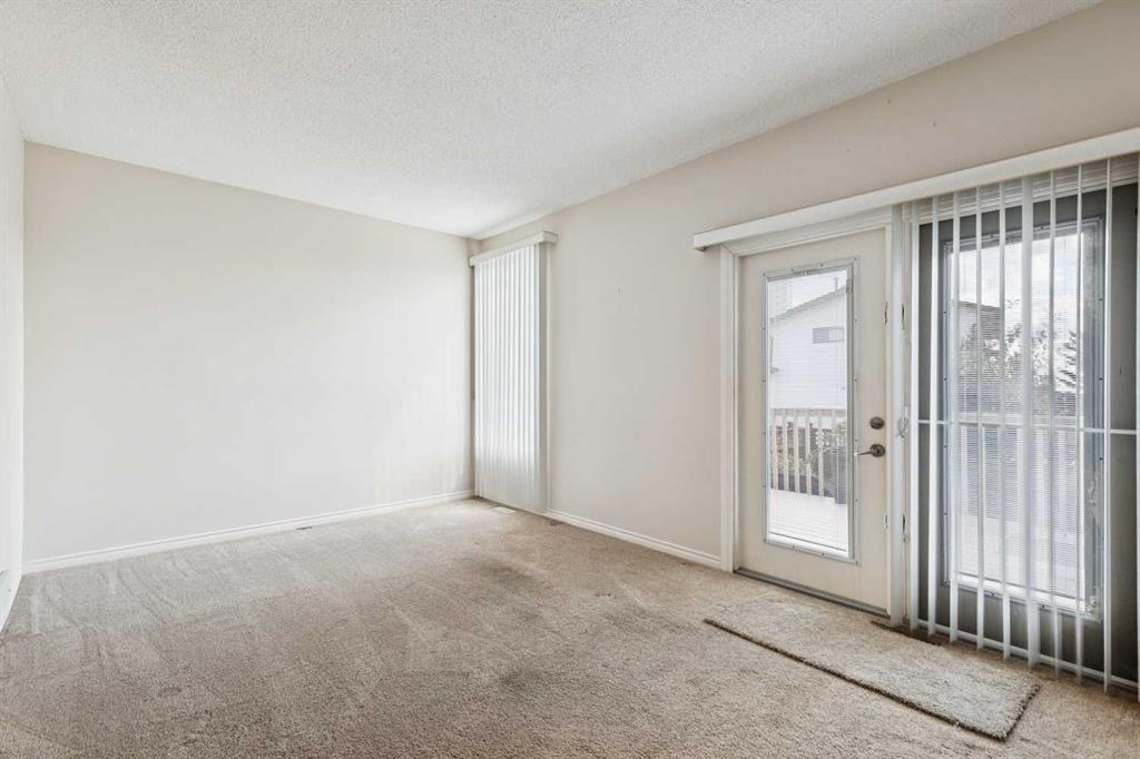 568 Strathcona Drive Sw, Calgary, AB - Indoor Photo Showing Other Room