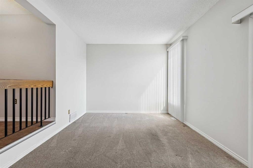 568 Strathcona Drive Sw, Calgary, AB - Indoor Photo Showing Other Room