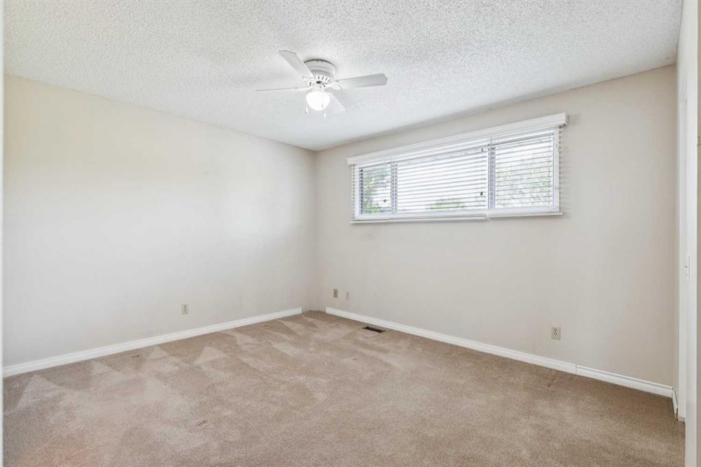 568 Strathcona Drive Sw, Calgary, AB - Indoor Photo Showing Other Room