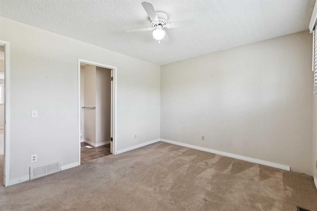 568 Strathcona Drive Sw, Calgary, AB - Indoor Photo Showing Living Room