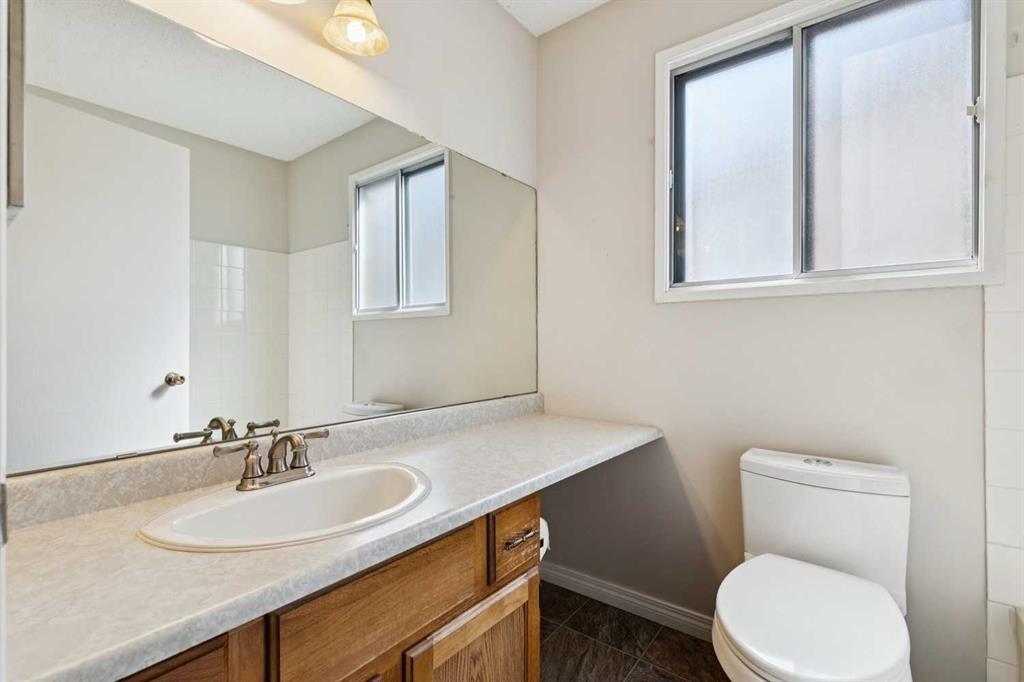 568 Strathcona Drive Sw, Calgary, AB - Indoor Photo Showing Other Room