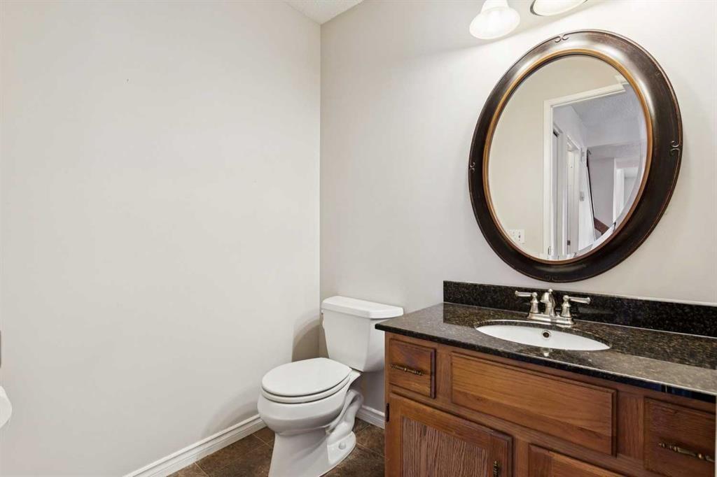 568 Strathcona Drive Sw, Calgary, AB - Indoor Photo Showing Other Room