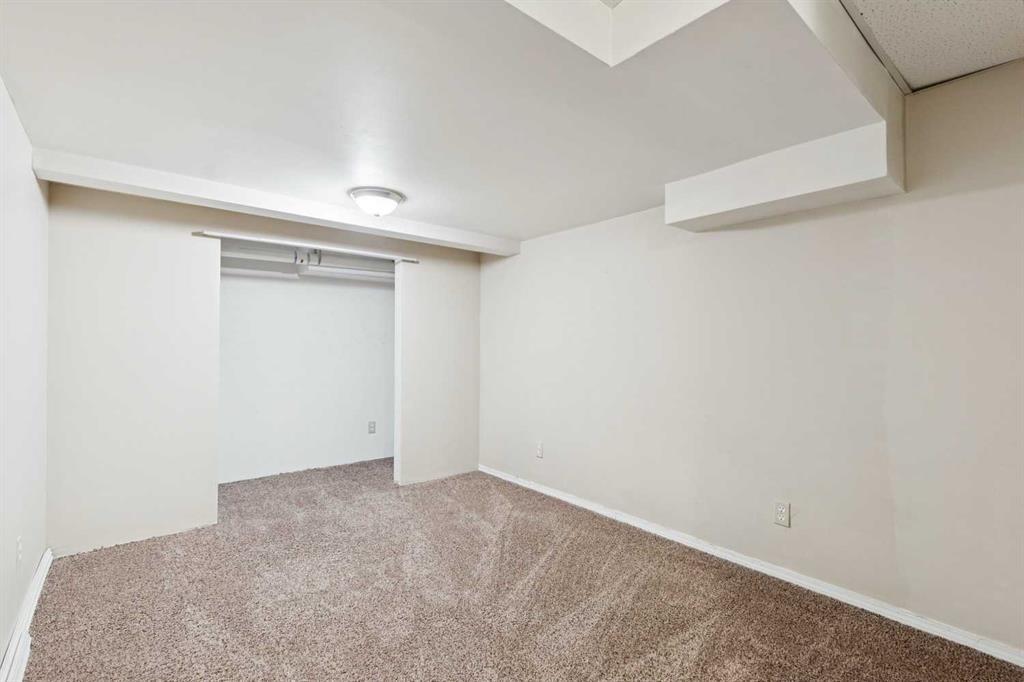 568 Strathcona Drive Sw, Calgary, AB - Outdoor