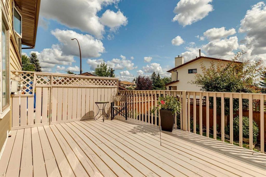 568 Strathcona Drive Sw, Calgary, AB - Outdoor With View