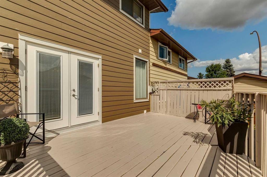 568 Strathcona Drive Sw, Calgary, AB - Outdoor With View