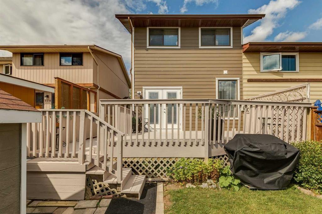 568 Strathcona Drive Sw, Calgary, AB - Outdoor With View