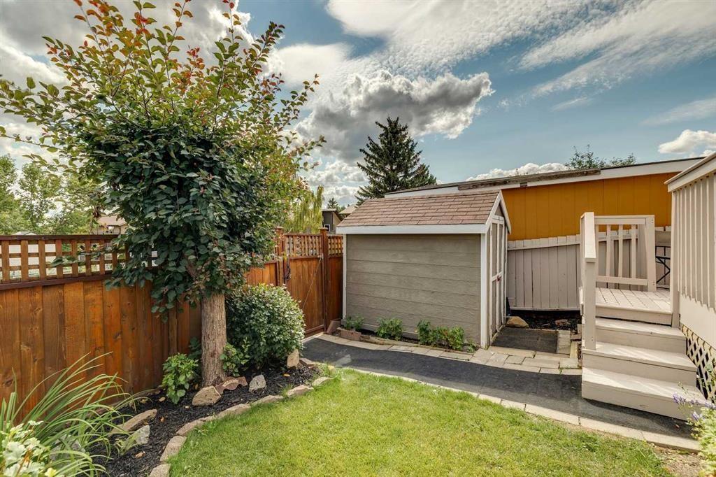 568 Strathcona Drive Sw, Calgary, AB - Outdoor With View