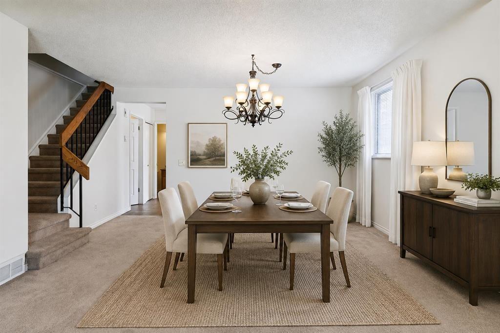 568 Strathcona Drive Sw, Calgary, AB - Indoor Photo Showing Dining Room