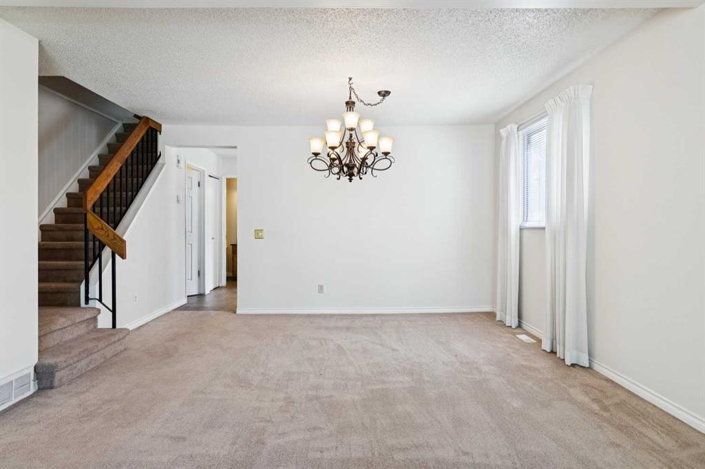 568 Strathcona Drive Sw, Calgary, AB - Indoor Photo Showing Other Room