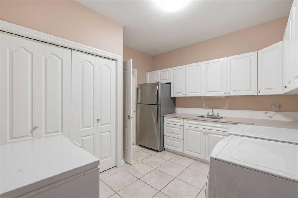 60 Prominence Point Sw, Calgary, AB - Indoor Photo Showing Bathroom