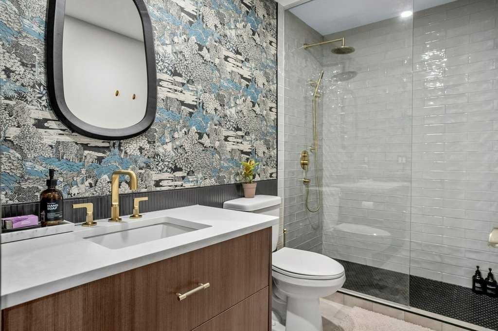 2316 State Road Sw, Calgary, AB - Indoor Photo Showing Bedroom