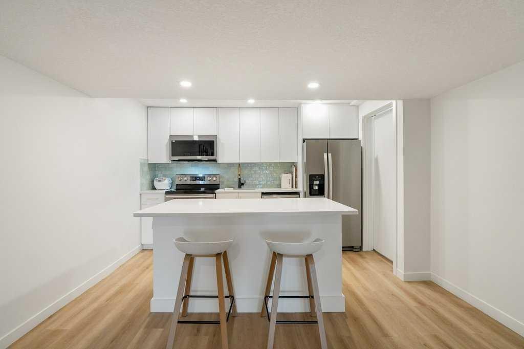 2316 State Road Sw, Calgary, AB - Indoor Photo Showing Other Room
