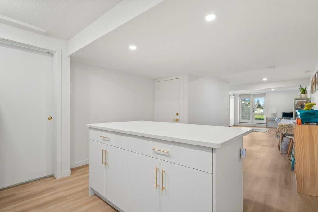 2316 State Road Sw, Calgary, AB - Indoor Photo Showing Bedroom