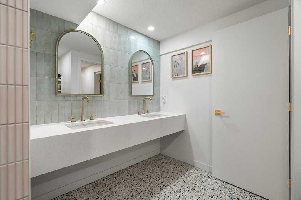 2316 State Road Sw, Calgary, AB - Indoor Photo Showing Laundry Room