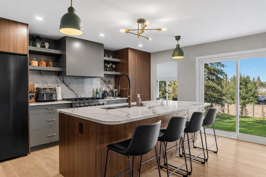2316 State Road Sw, Calgary, AB - Indoor Photo Showing Kitchen With Stainless Steel Kitchen With Double Sink With Upgraded Kitchen