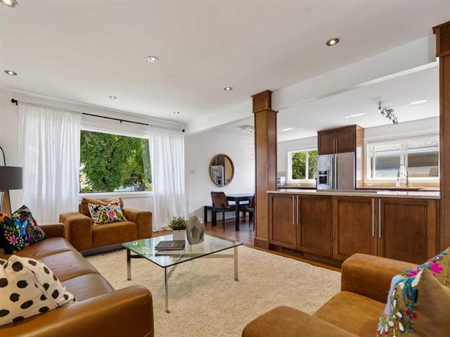 15 Hamlet Road SW Calgary, AB T2V 3C9