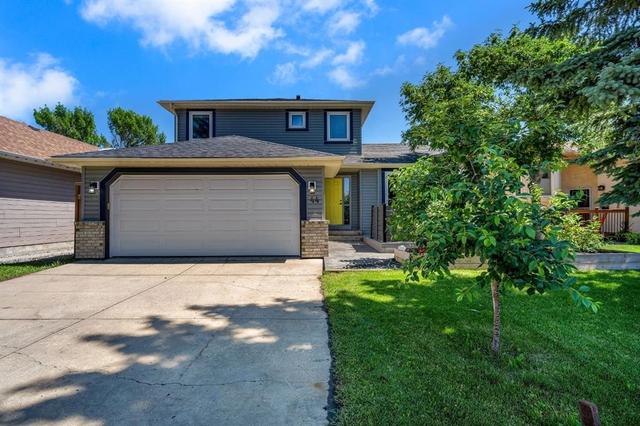 44 Harvest Oak Way NE Calgary, AB T3K 3Y2