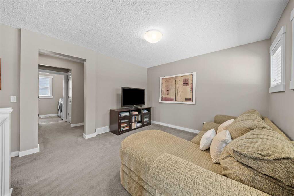 4728 Elgin Avenue Se, Calgary, AB - Indoor