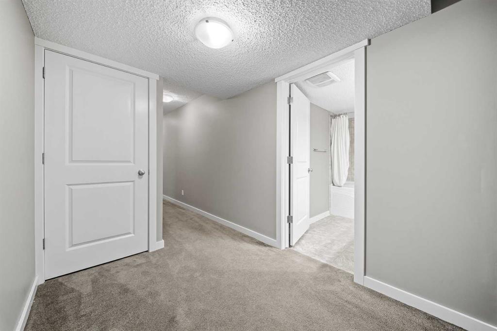 4728 Elgin Avenue Se, Calgary, AB - Indoor Photo Showing Other Room