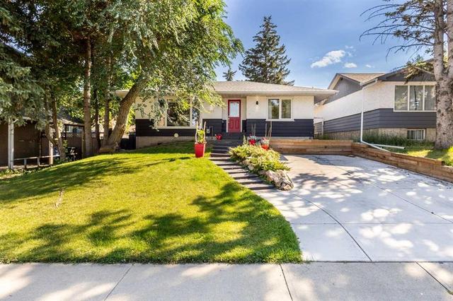809 68 Avenue SW Calgary, AB T2V 0N5