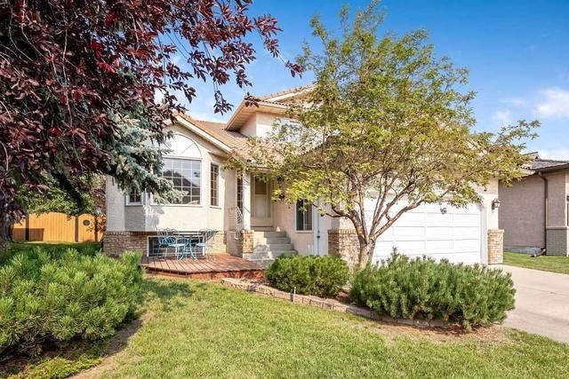 208 Hawkview Manor Place NW Calgary, AB T3G 2Z6