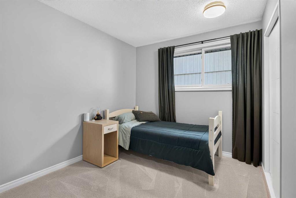 292 Silver Brook Way Nw, Calgary, AB - Indoor Photo Showing Bedroom