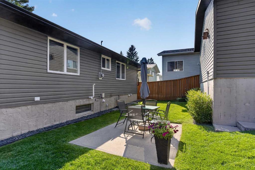 292 Silver Brook Way Nw, Calgary, AB - Outdoor With Exterior