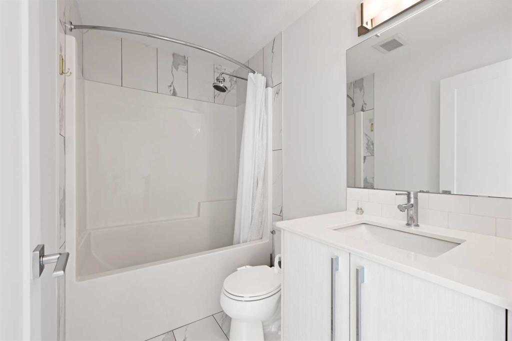 2101-76 Cornerstone Passage Ne, Calgary, AB - Indoor Photo Showing Bathroom