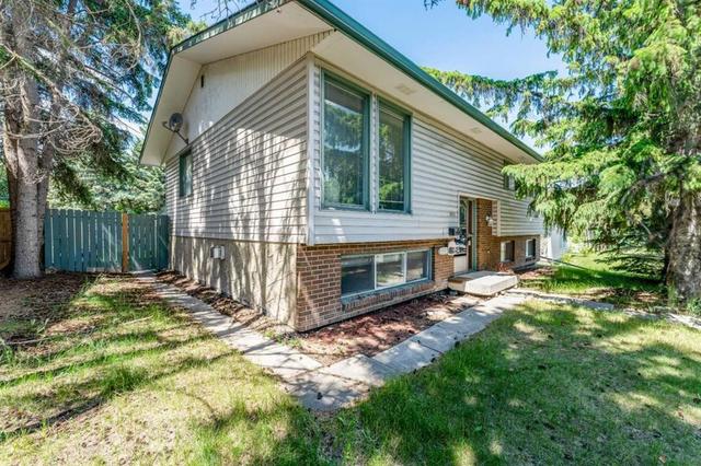 9611 24 Street SW Calgary, AB T2V 4L2