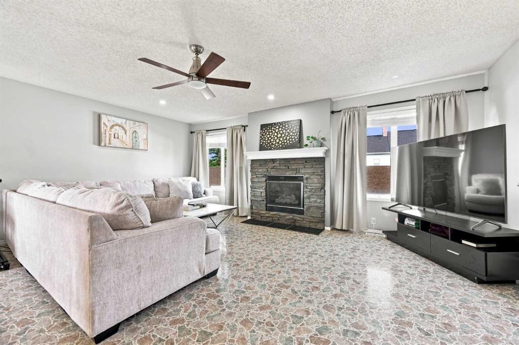 15230 Prestwick Boulevard Se, Calgary, AB - Indoor Photo Showing Office