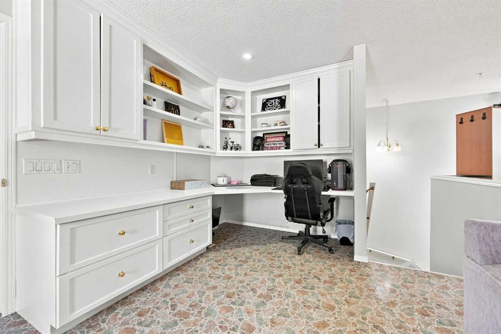 15230 Prestwick Boulevard Se, Calgary, AB - Indoor Photo Showing Bedroom