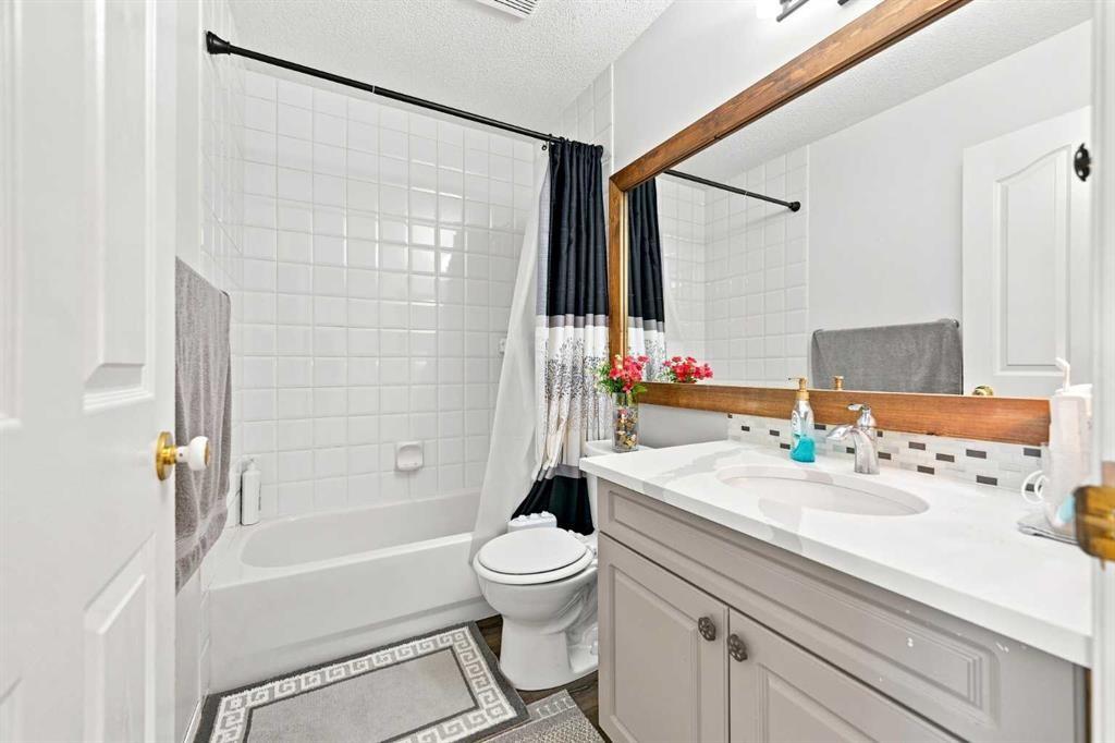 15230 Prestwick Boulevard Se, Calgary, AB - Indoor Photo Showing Bedroom