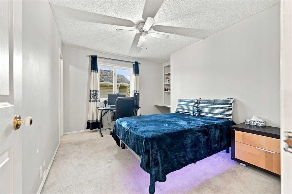 15230 Prestwick Boulevard Se, Calgary, AB - Indoor Photo Showing Bedroom
