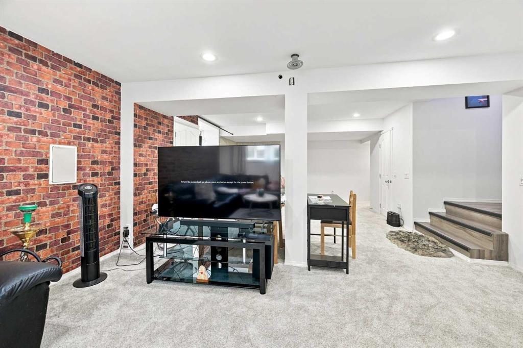 15230 Prestwick Boulevard Se, Calgary, AB - Indoor Photo Showing Kitchen