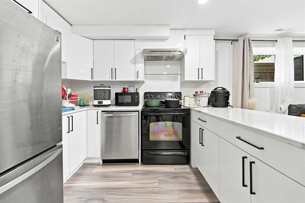 15230 Prestwick Boulevard Se, Calgary, AB - Indoor Photo Showing Laundry Room