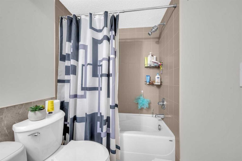 227-355 Taralake Way Ne, Calgary, AB - Indoor Photo Showing Bathroom