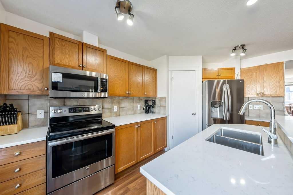 455 Prestwick Circle Se, Calgary, AB - Indoor Photo Showing Kitchen With Double Sink