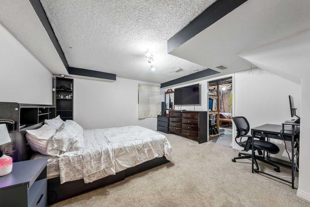 455 Prestwick Circle Se, Calgary, AB - Indoor Photo Showing Bedroom
